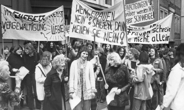 Bielefeld als Zentrum der Frauenbewegung. Immer wieder fanden in der Stadt Demonstrationen statt